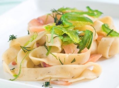Tagliatelle con zafferano e pesce spada